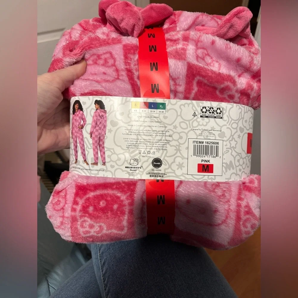 Hello Kitty Pink Patterned Women's Pajama Set Size M NWT - Picture 7 of 7